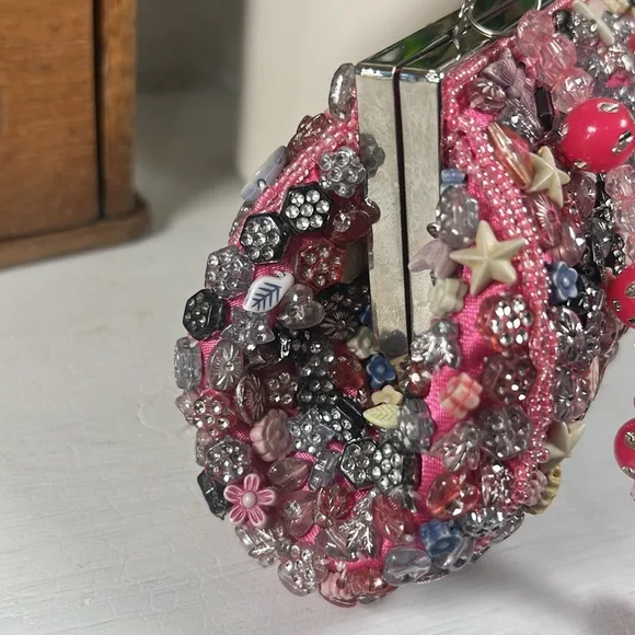 LA VIOLA Pink Clutch Kiss Lock Pink Lined Evening Prom Bag
W/ Strap NWOT - Picture 5 of 16